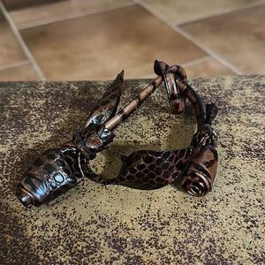 Brahmin hanging roses 🌹